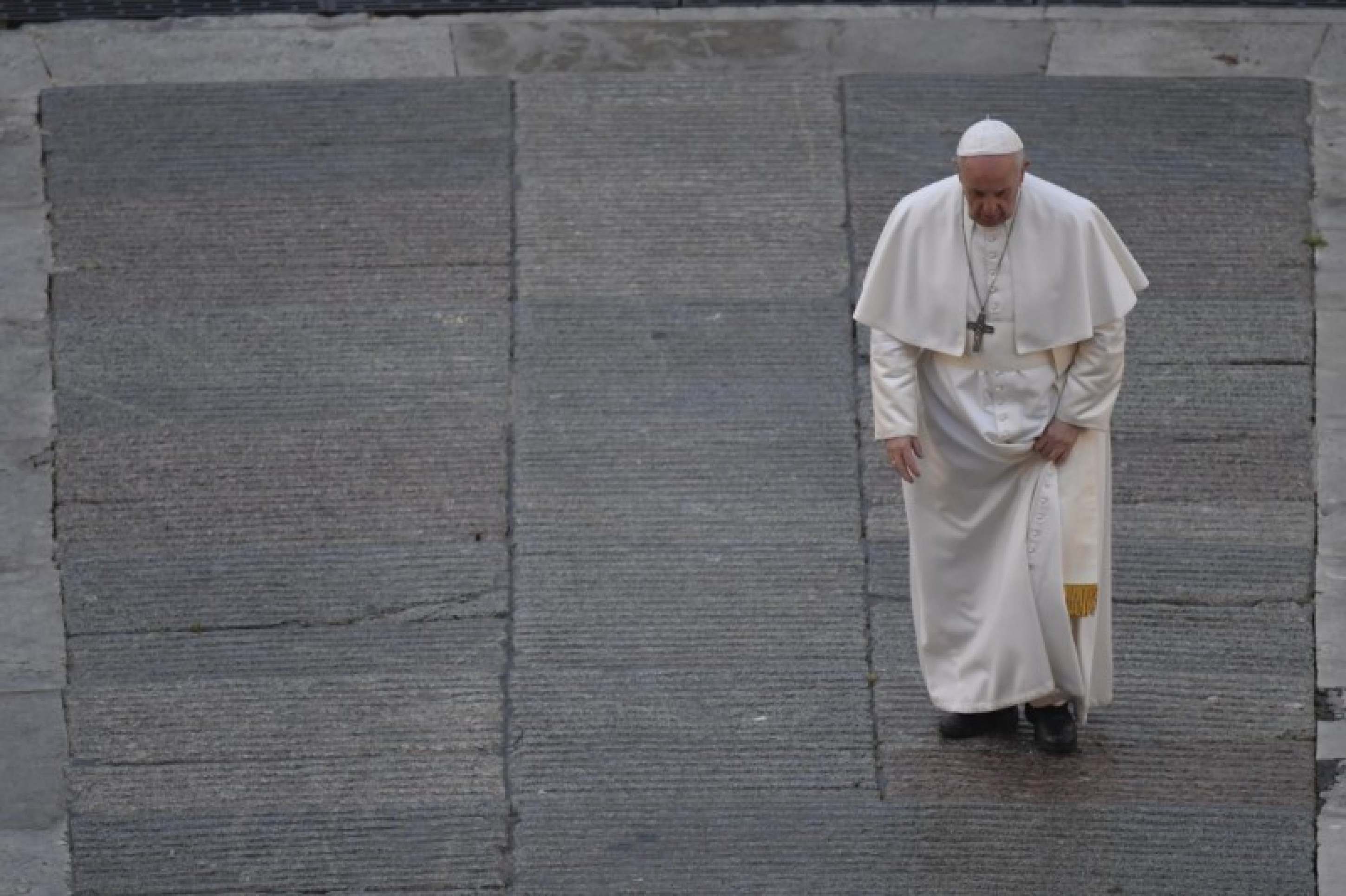 Papa Francisco celebrou a Bênção Urbi et Orbi em uma praça vazia durante a pandemia em 27 de março de 2020