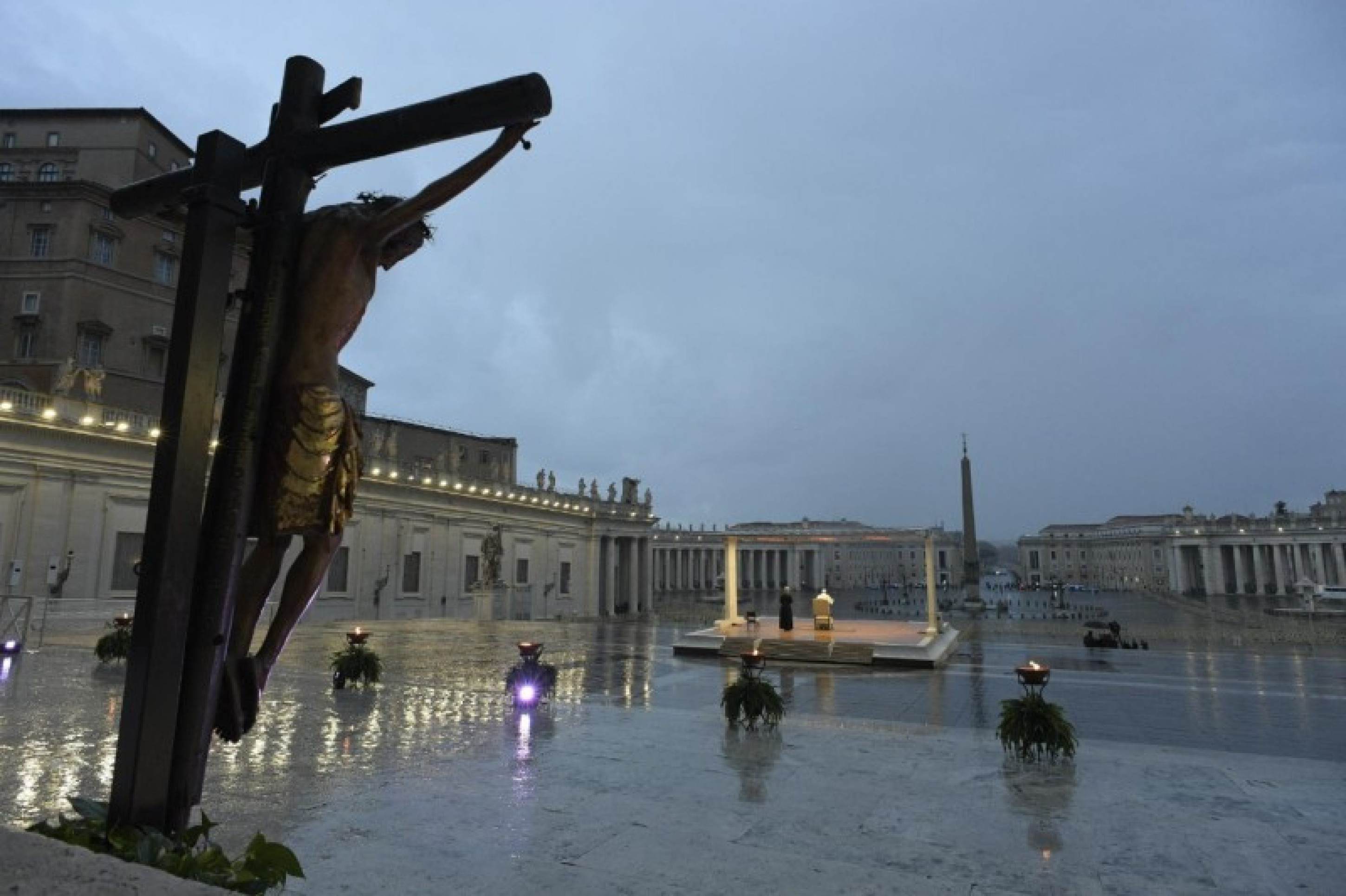 Papa Francisco celebrou a Bênção Urbi et Orbi em uma praça vazia durante a pandemia em 27 de março de 2020