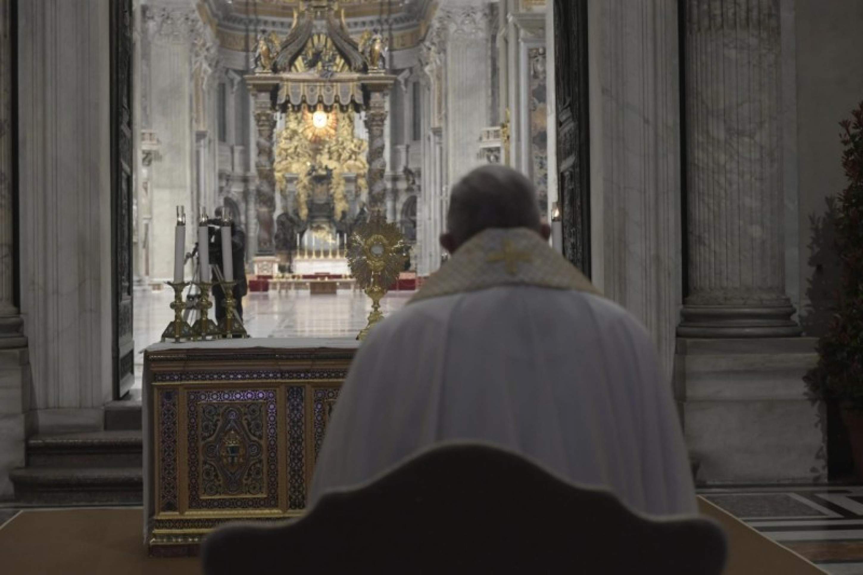 A celebração realizada por papa Francisco em 27 de março de 2020 gerou uma das cenas mais comoventes da pandemia da covid19