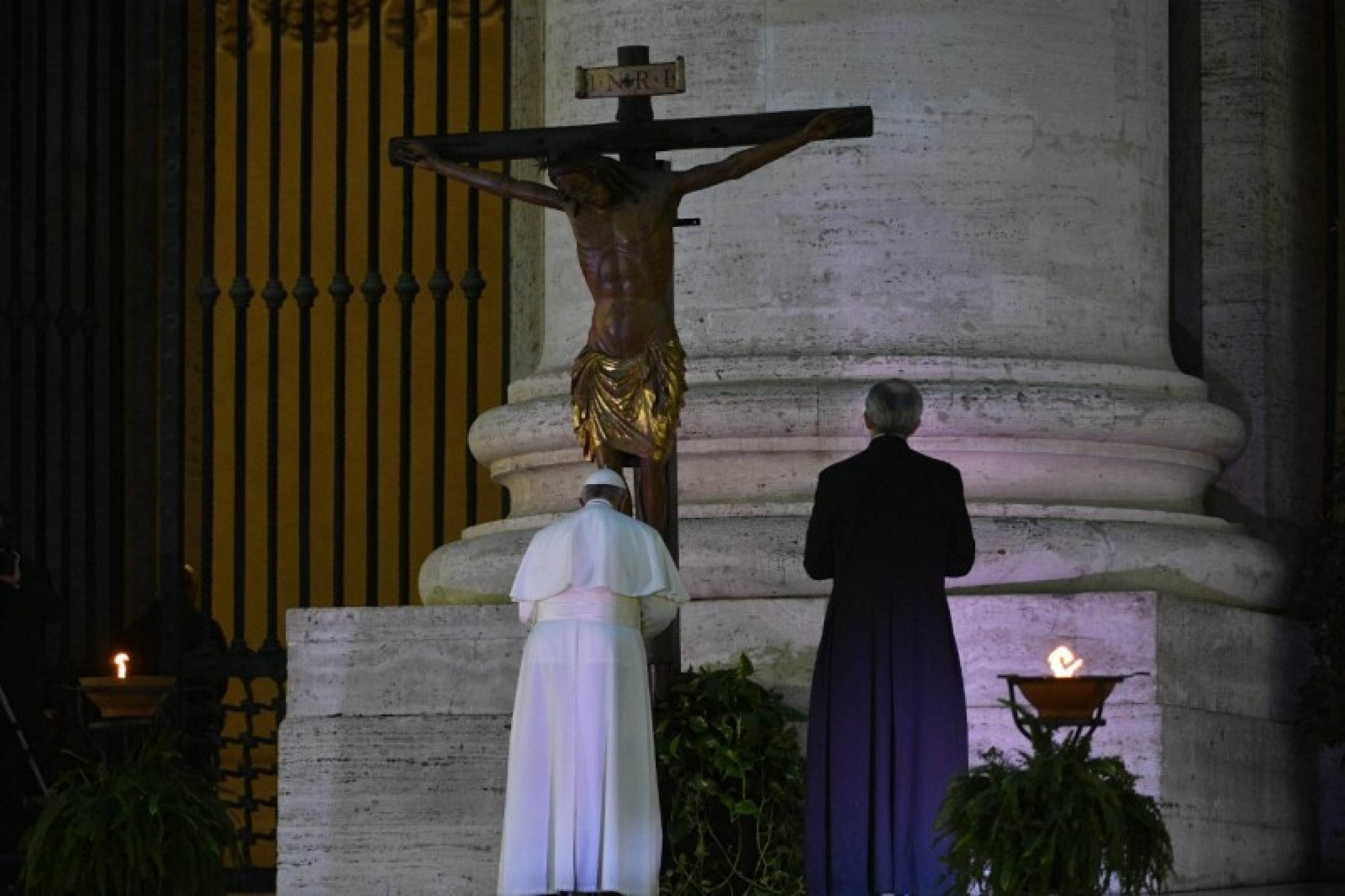 Durante a homilia em 27 de março de 2020, o papa destacou a necessidade de manter a fé, a coragem e a solidariedade em momentos de tempestade 