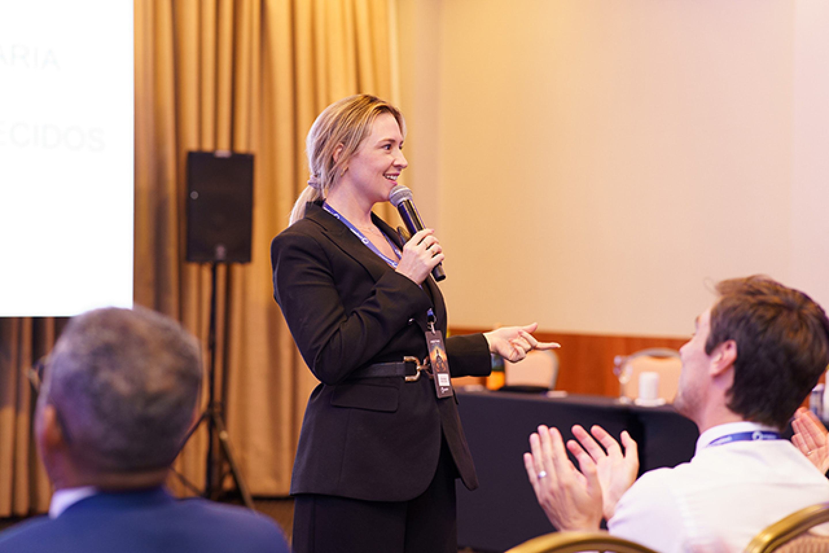 Bruna Bulat: gerente comercial da Emplavi