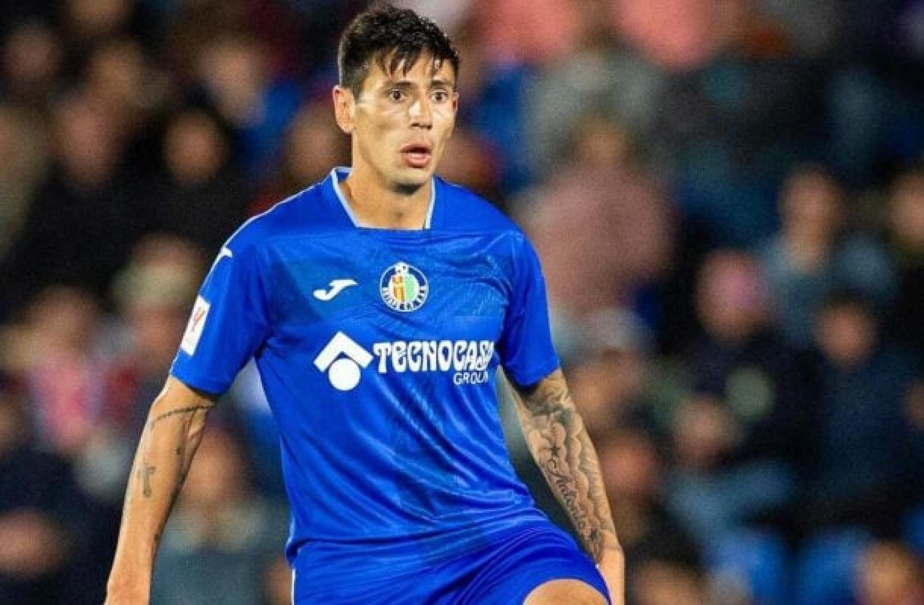 Angileri chega ao Brasil e Corinthians aguarda exames para anunciar o lateral