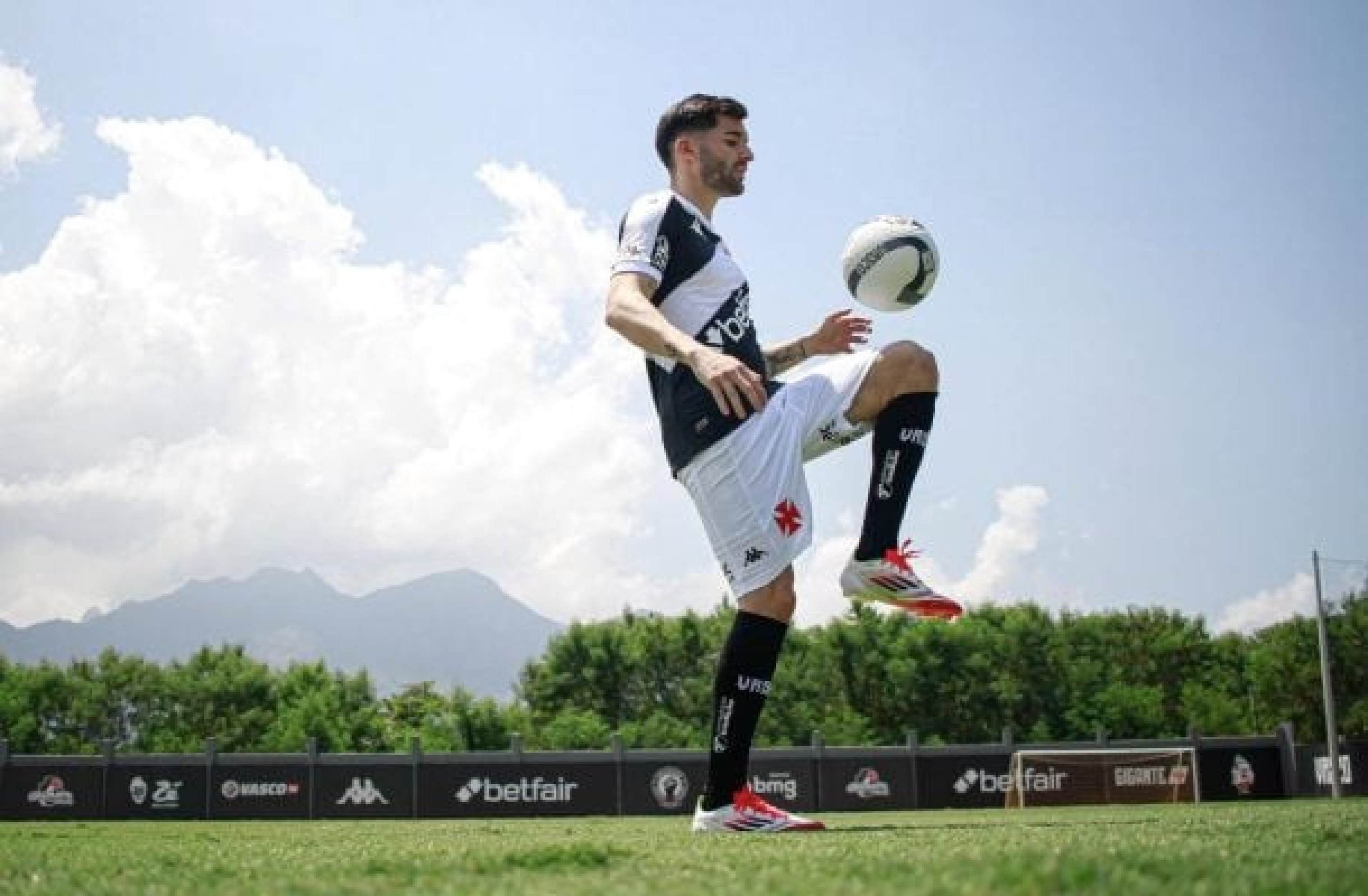 Vasco corre contra o tempo para inscrever reforços para semifinal do Carioca