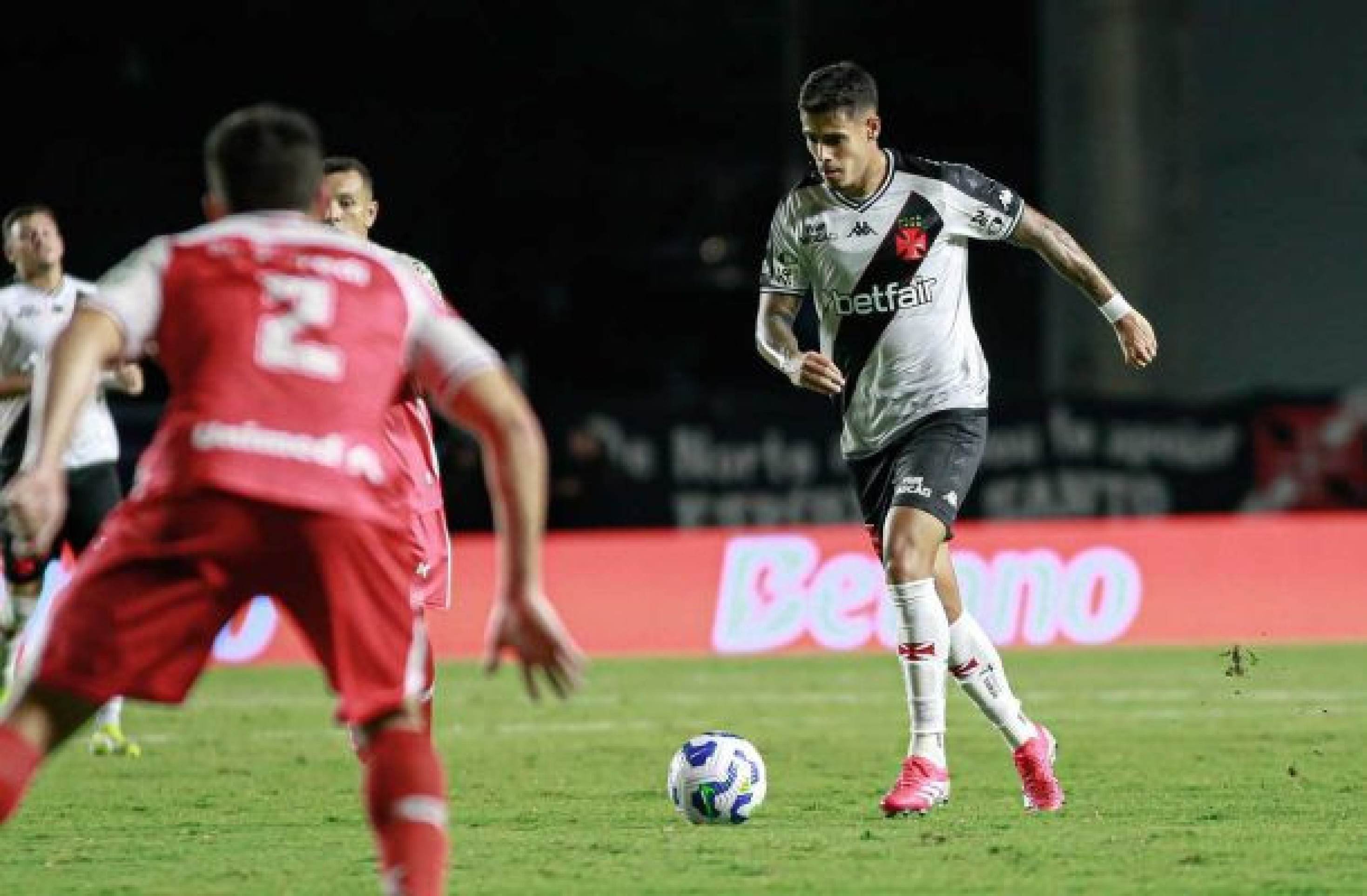 Lucas Freitas agarra oportunidade e vira titular no Vasco: ‘Sei da responsabilidade’