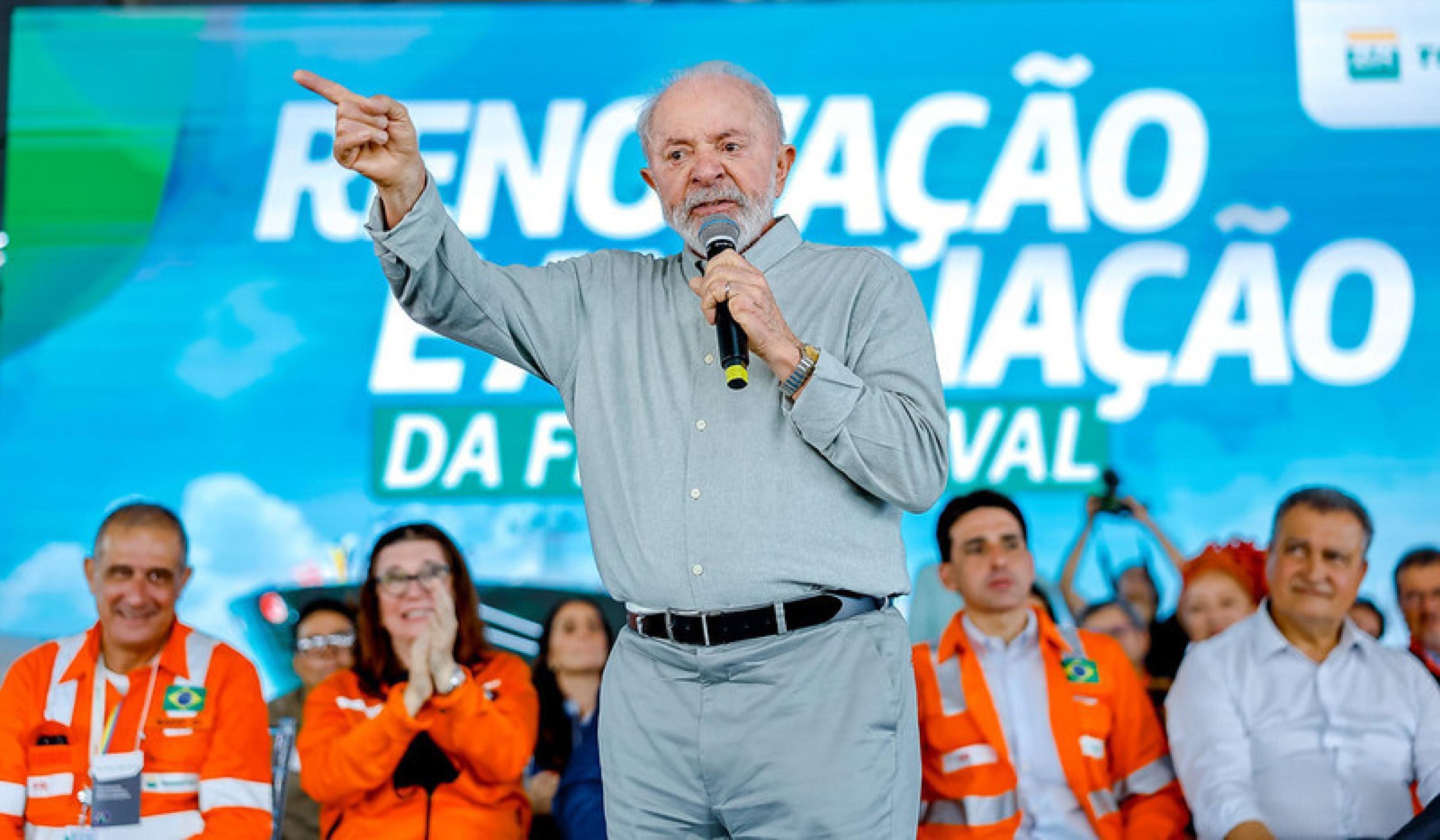 Lula diz ser contra combustível fóssil, mas volta a defender exploração de petróleo
