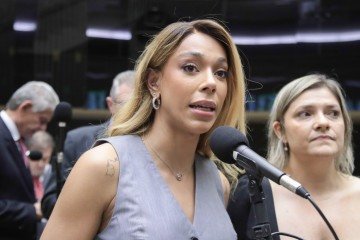  A parlamentar afirmou ter sido vítima de transfobia por parte do governo dos Estados Unidos -  (crédito: Zeca Ribeiro/Câmara)