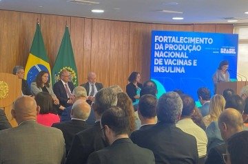 Em evento no Planalto, ministra da Saúde anuncia produção de vacina 100% nacional contra a dengue - (crédito: Mayara Souto/CB/DA.Press) Em evento no Planalto, ministra da Saúde anuncia produção de vacina 100% nacional contra a dengue - (crédito: Mayara Souto/CB/DA.Press)