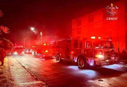 Incêndio em papelaria no Setor Gráfico mobiliza oito viaturas do Corpo de Bombeiros