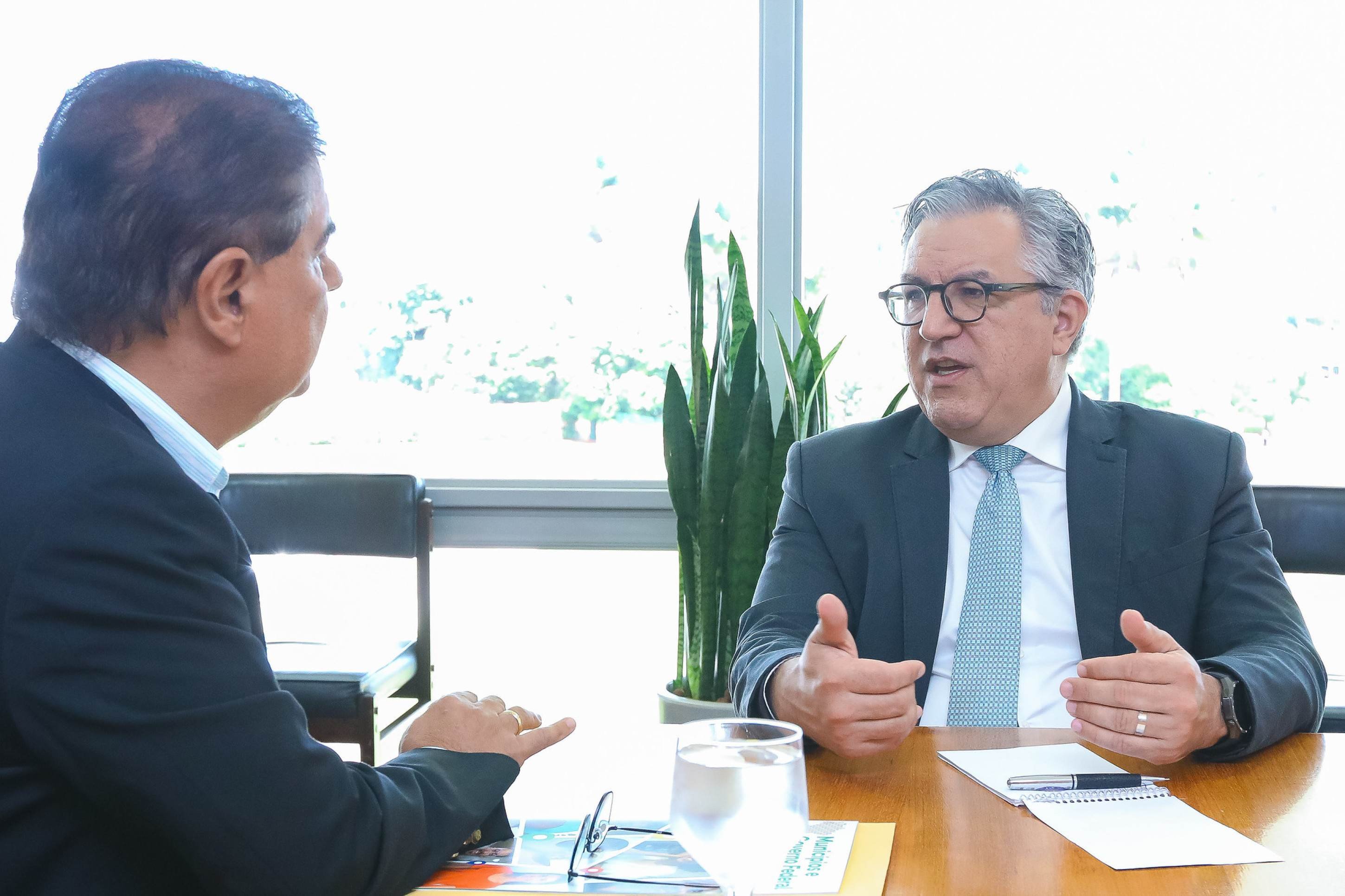 Para a vaga de Alexandre Padilha no Ministério das Relações Institucionais, os principais cotados são os deputados Gleisi Hoffmann e José Guimarães 