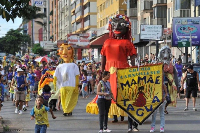 Bloco Mamãe Taguá anima o carnaval brasiliense neste sábado (1º/3) - (crédito: José Cruz/Agência Brasil) Bloco Mamãe Taguá anima o carnaval brasiliense neste sábado (1º/3) - (crédito: José Cruz/Agência Brasil)