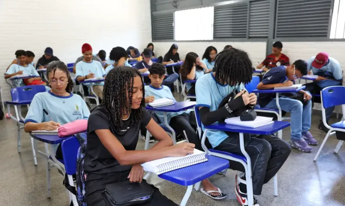 Todos aqueles que se encaixarem nos critérios do programa são incluídos automaticamente, sem haver a necessidade de se inscreverem no Pé-de-Meia - (crédito: Antônio Cruz/ Agência Brasil) Todos aqueles que se encaixarem nos critérios do programa são incluídos automaticamente, sem haver a necessidade de se inscreverem no Pé-de-Meia - (crédito: Antônio Cruz/ Agência Brasil)