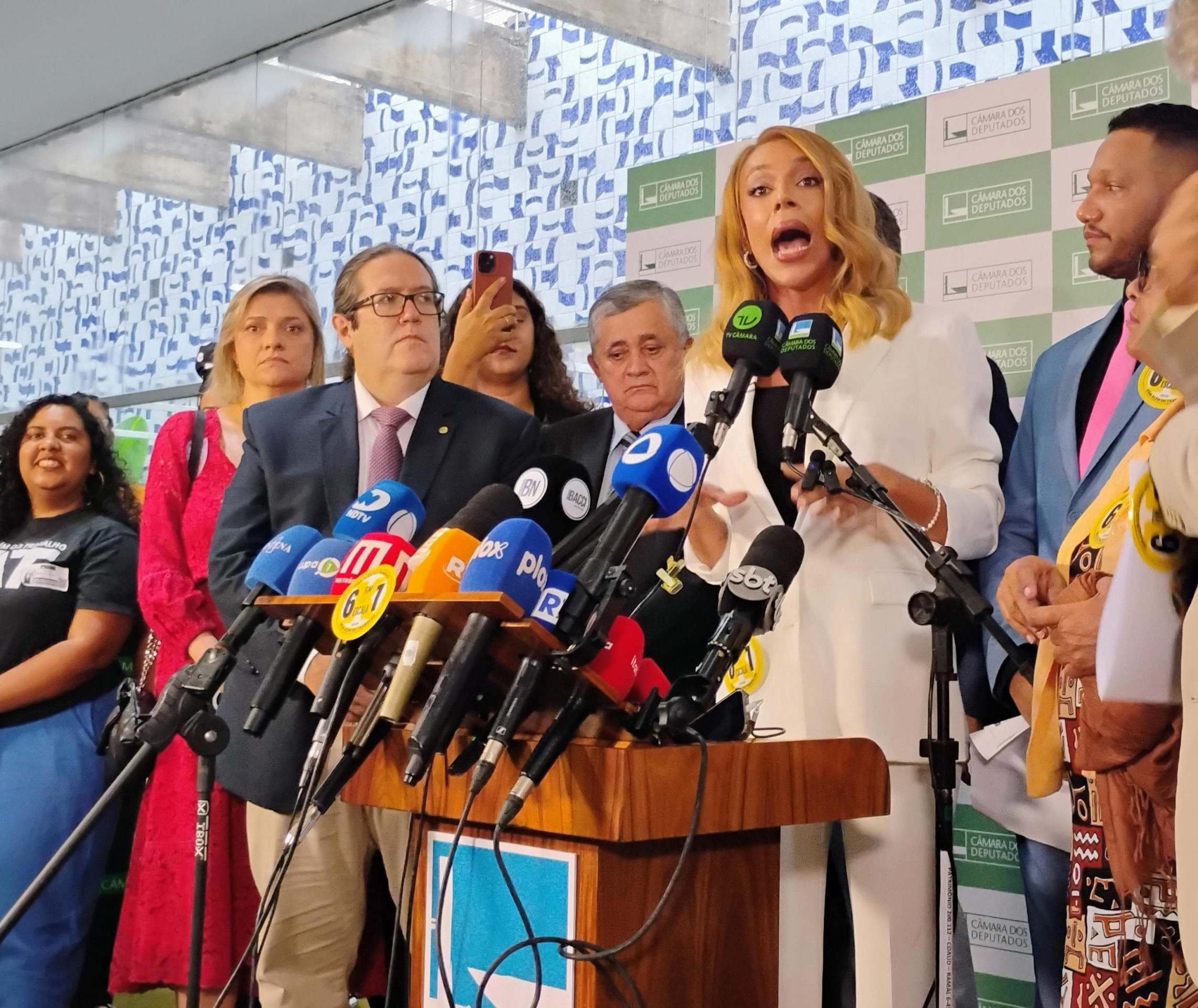 Escala 6 x 1: demora para protocolar PEC foi estratégica, diz Erika