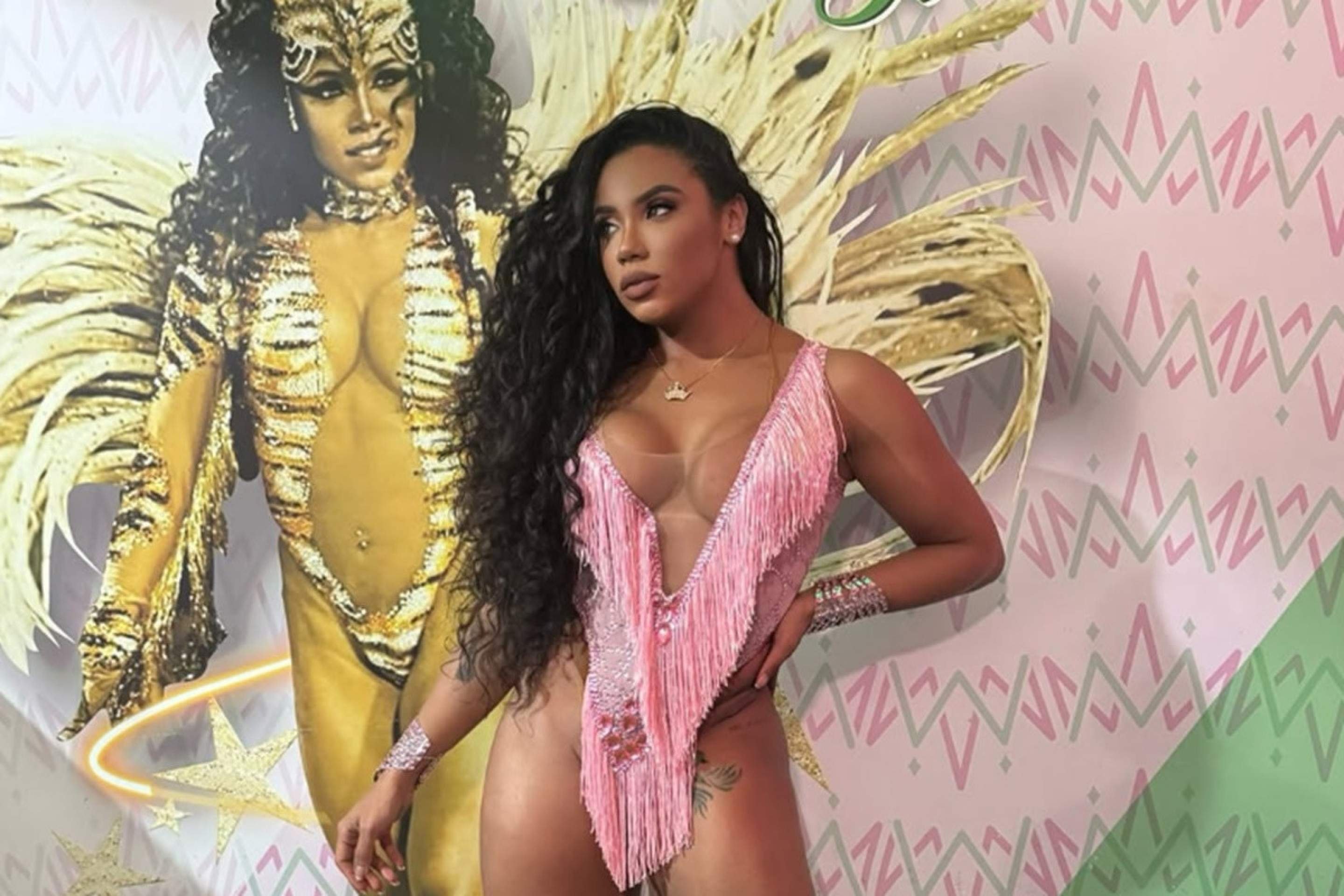 Evelyn Bastos - Estação Primeira de Mangueira