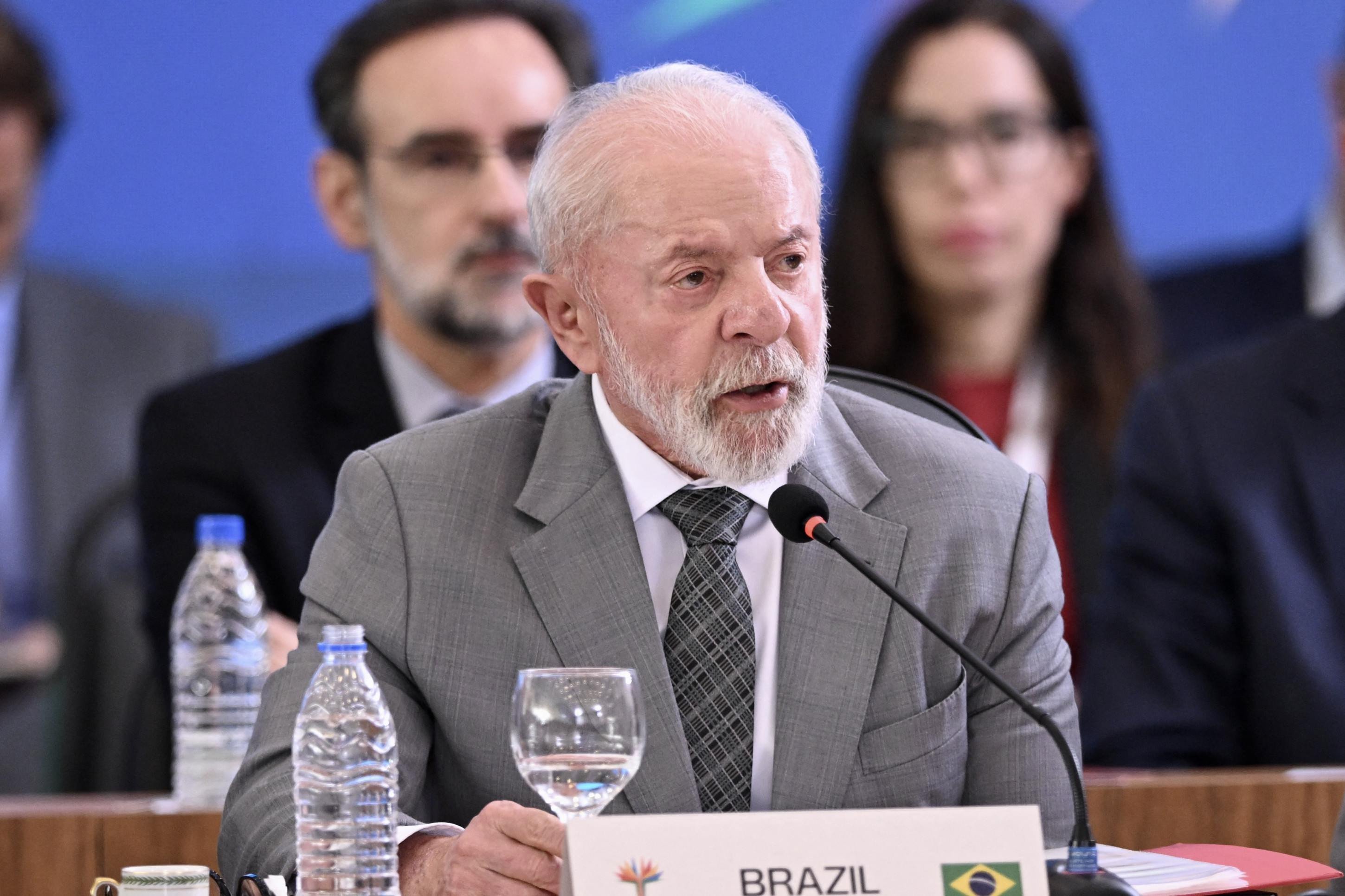 Lula busca saídas enquanto popularidade derrete 