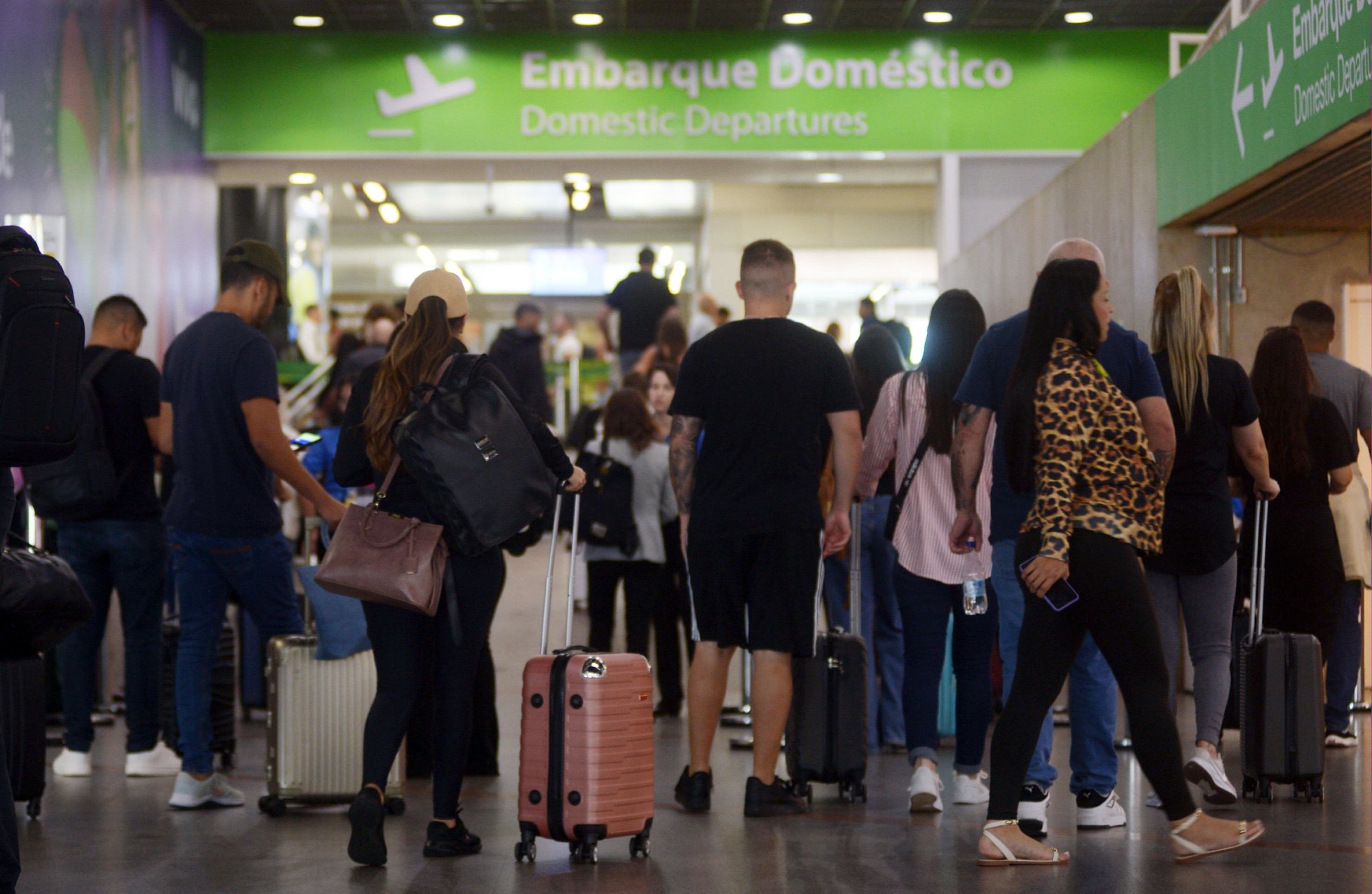 Aéreas discutem meios de impedir embarque de passageiros agressivos