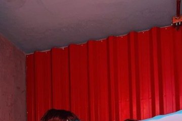 O uniforme da loja 
Djalma Noivas, do seriado, é  instantaneamente reconhecível