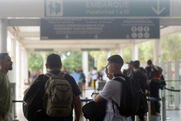 Brasileiros pegam estrada em busca de descanso ou festa -  (crédito:  Ed Alves CB/DA Press)