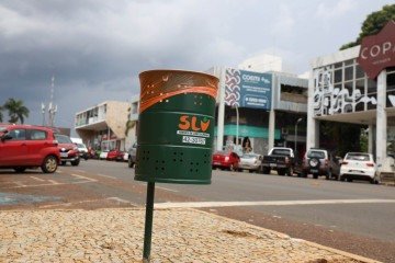 Novas lixeiras foram instaladas nas asas Sul e Norte e em locais turísticos como Memorial JK, Praça do Cruzeiro, Catedral e Museu da República -  (crédito: Divulgação/SLU)