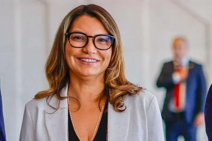 Conhecida popularmente como Janja, Rosângela Lula da Silva é socióloga e nasceu em União da Vitória, no Paraná. Ela se formou em Ciências Sociais pela Universidade Federal do Paraná (UFPR) com especialização em História, e fez MBA em gestão social e sustentabilidade. - (crédito: Ricardo Stuckert/PR)