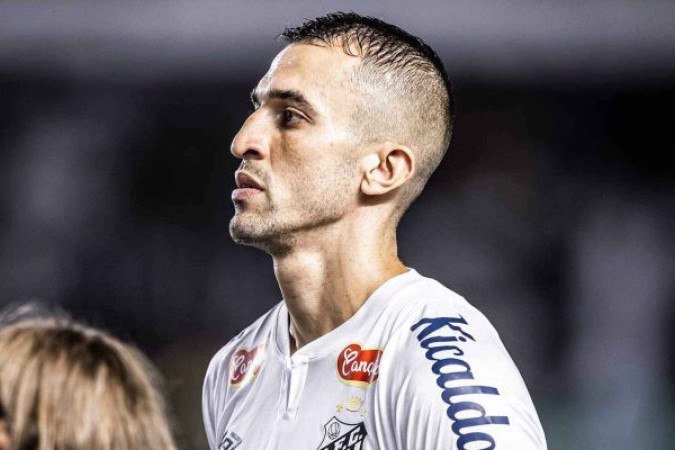 João Schmidt ganha titularidade no Santos - (crédito: Foto: Raul Baretta/ Santos FC.) João Schmidt ganha titularidade no Santos - (crédito: Foto: Raul Baretta/ Santos FC.)