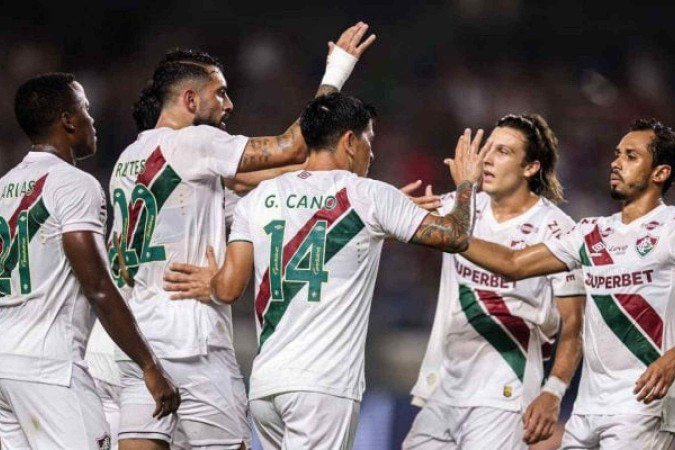 Jogadores do Fluminense celebram um dos gols do impiedoso 8 a 0 sobre o Água -  (crédito: Foto: Marcelo Gonçalves/Fluminense)