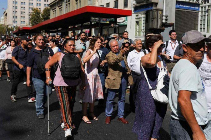A polícia montou postos de controle para impor o toque de recolher - (crédito: Getty Images) A polícia montou postos de controle para impor o toque de recolher - (crédito: Getty Images)