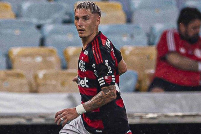 Varela questiona posição do Vasco em jogar no Nilton Santos - (crédito: Foto: Divulgação/Flamengo) Varela questiona posição do Vasco em jogar no Nilton Santos - (crédito: Foto: Divulgação/Flamengo)