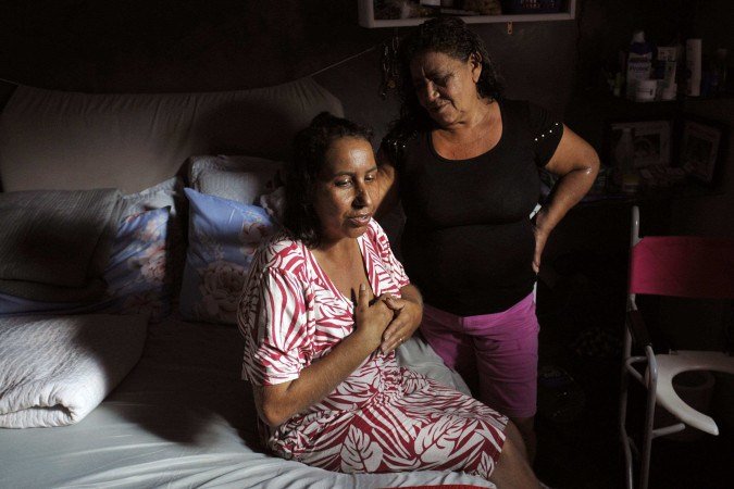 Ao lado da mãe, Ana Moura, Oscelina manifestou a alegria de voltar para casa e disse que considera a sobrevivência um milagre - (crédito: Minervino Júnior/CB/D.A.Press) Ao lado da mãe, Ana Moura, Oscelina manifestou a alegria de voltar para casa e disse que considera a sobrevivência um milagre - (crédito: Minervino Júnior/CB/D.A.Press)