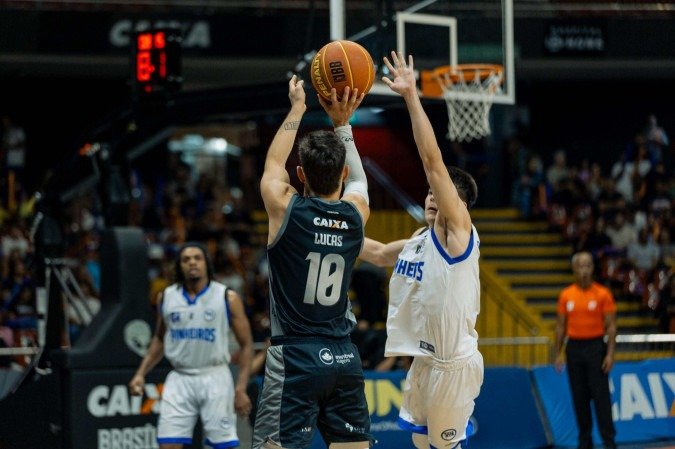 Lucas foi mais uma vez um dos destaques da vitória do Brasília Basquete no duelo com o Pinheiros, no NIlson Nelson - (crédito: Matheus Maranhão/Brasília Basquete) Lucas foi mais uma vez um dos destaques da vitória do Brasília Basquete no duelo com o Pinheiros, no NIlson Nelson - (crédito: Matheus Maranhão/Brasília Basquete)