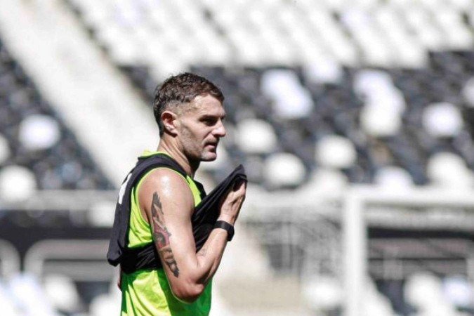 Vasco faz primeira atividade no 