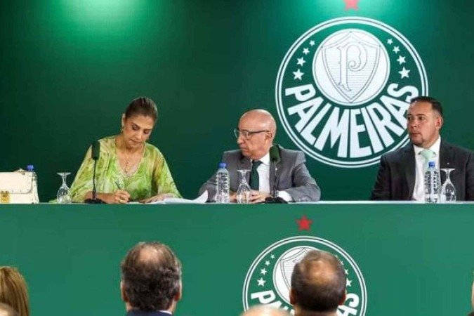 Leila Pereira ao lado de Alcyr Ramos, presidente do Conselho Deliberativo, e Carlos Degon, presidente do COF do Palmeiras — Foto: Fabio Menotti - (crédito: — Foto: Fabio Menotti) Leila Pereira ao lado de Alcyr Ramos, presidente do Conselho Deliberativo, e Carlos Degon, presidente do COF do Palmeiras — Foto: Fabio Menotti - (crédito: — Foto: Fabio Menotti)