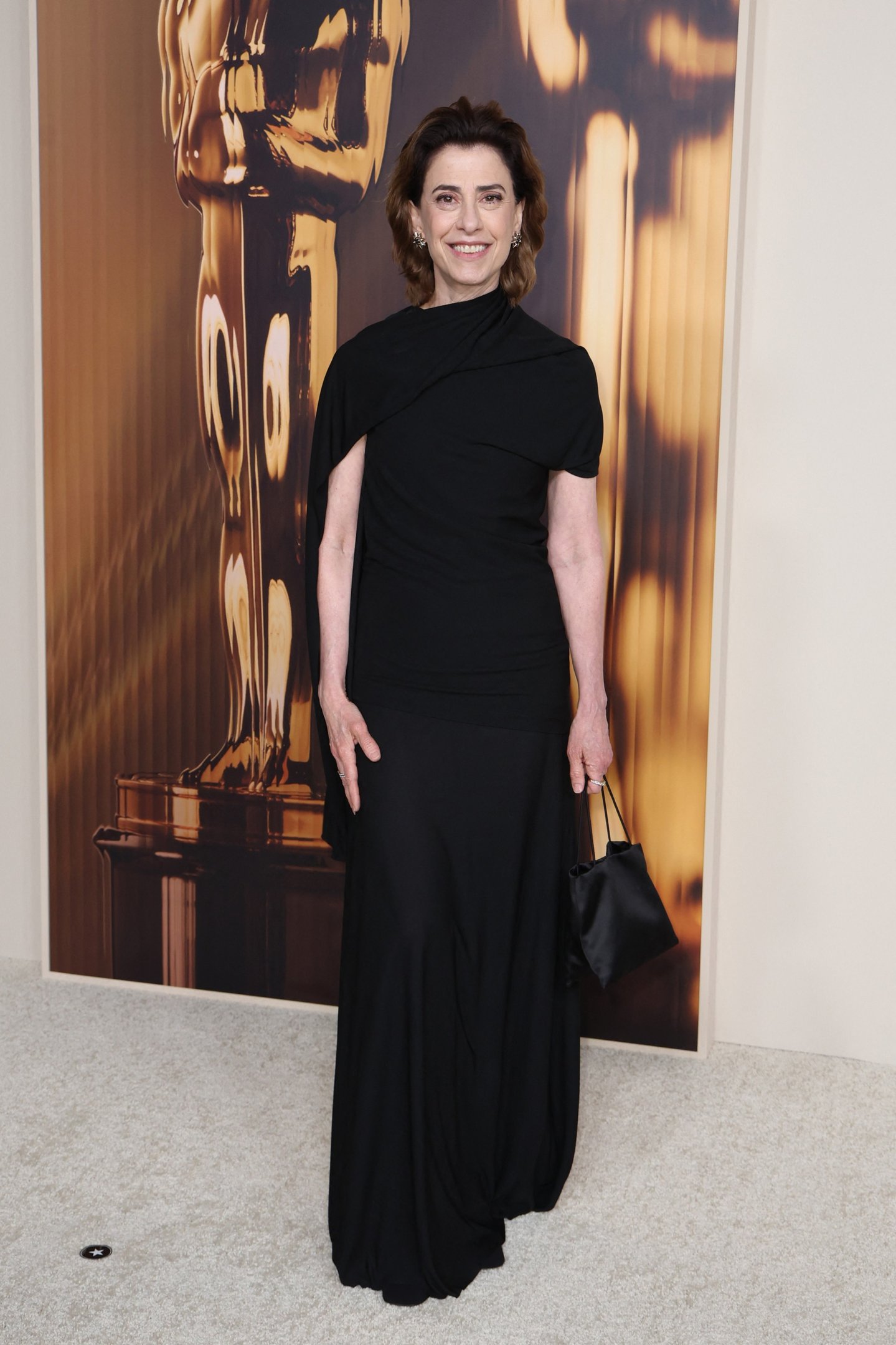 A atriz brasileira Fernanda Torres chega para o 97º Jantar Anual dos Indicados ao Oscar      