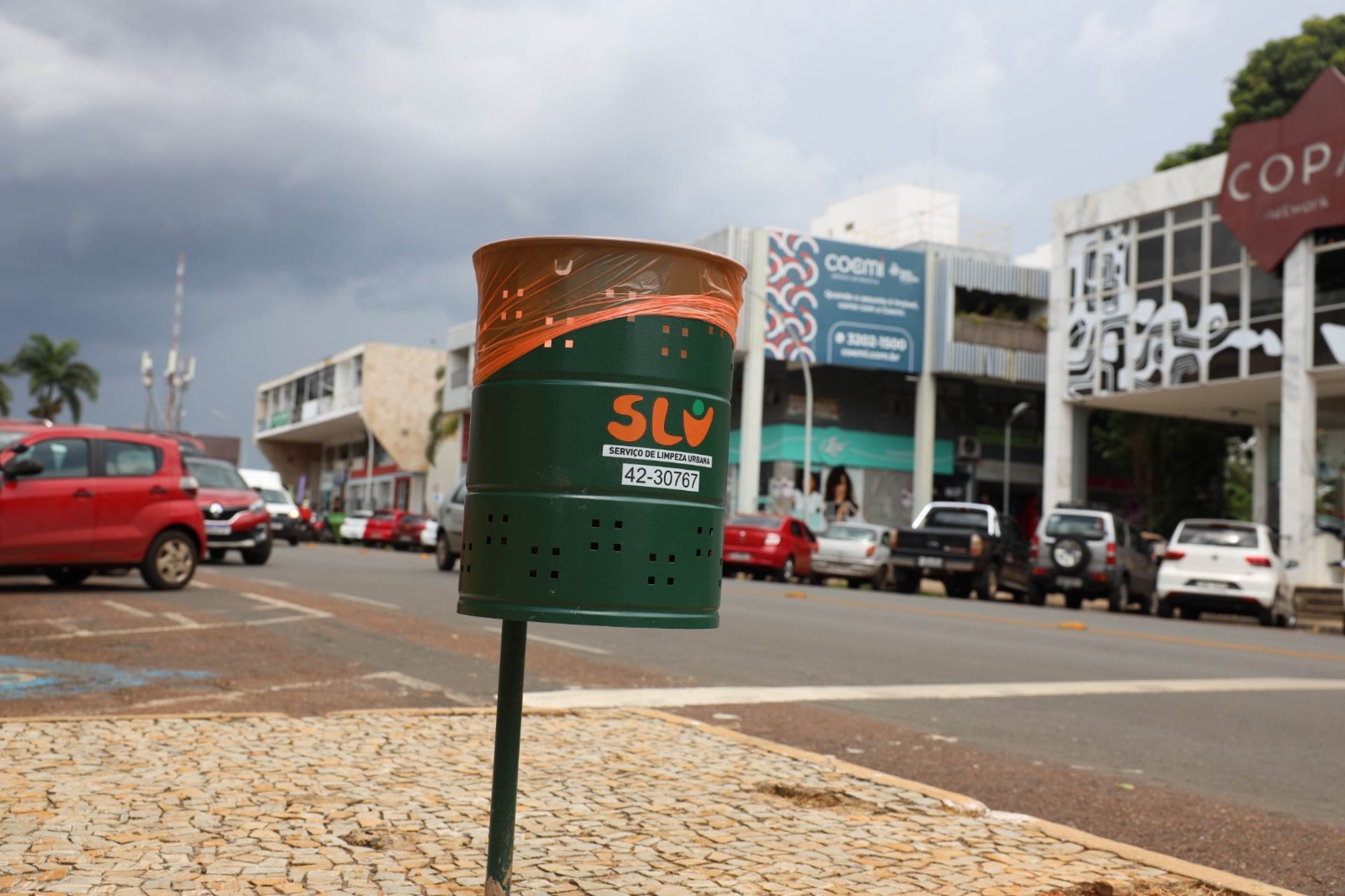 Às vésperas do carnaval, Plano Piloto recebe mais de 400 lixeiras novas