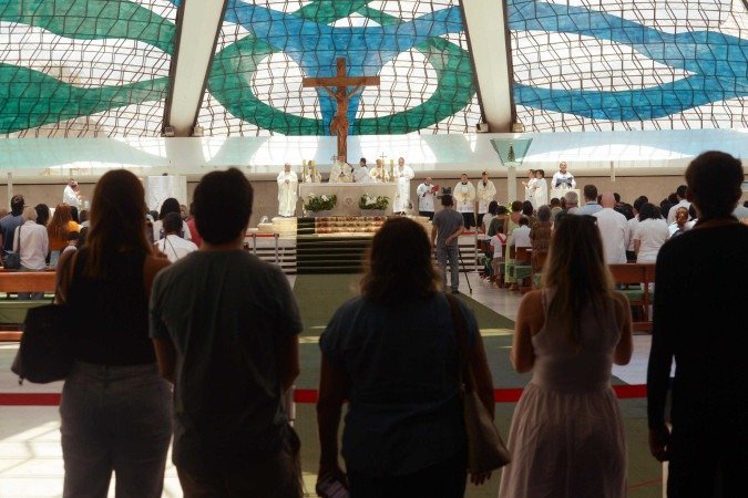 Católicos estiveram no templo cristão rezando pela saúde do primeiro latino-americano a ocupar o maior posto do Vaticano
- (crédito: Fotos: Ed Alves CB/DA Press) Católicos estiveram no templo cristão rezando pela saúde do primeiro latino-americano a ocupar o maior posto do Vaticano
- (crédito: Fotos: Ed Alves CB/DA Press)