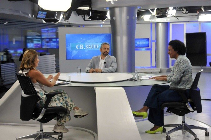 Deivson Mundim, diretor técnico do Hospital Anchieta, é o entrevistado do CB.Saúde de quinta-feira (27/2). Na bancada, as jornalistas Carmen Souza (D) e Sibele Negromonte - (crédito: Minervino Júnior/CB/D.A Press) Deivson Mundim, diretor técnico do Hospital Anchieta, é o entrevistado do CB.Saúde de quinta-feira (27/2). Na bancada, as jornalistas Carmen Souza (D) e Sibele Negromonte - (crédito: Minervino Júnior/CB/D.A Press)