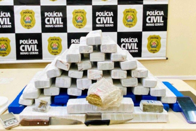 O pai das crianças é investigado pelo crime de tráfico de drogas - (crédito: PCMG) O pai das crianças é investigado pelo crime de tráfico de drogas - (crédito: PCMG)