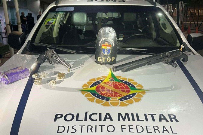 PMDF apreende armas artesanais e drogas no Sol Nascente -  (crédito: PMDF/Divulgação)