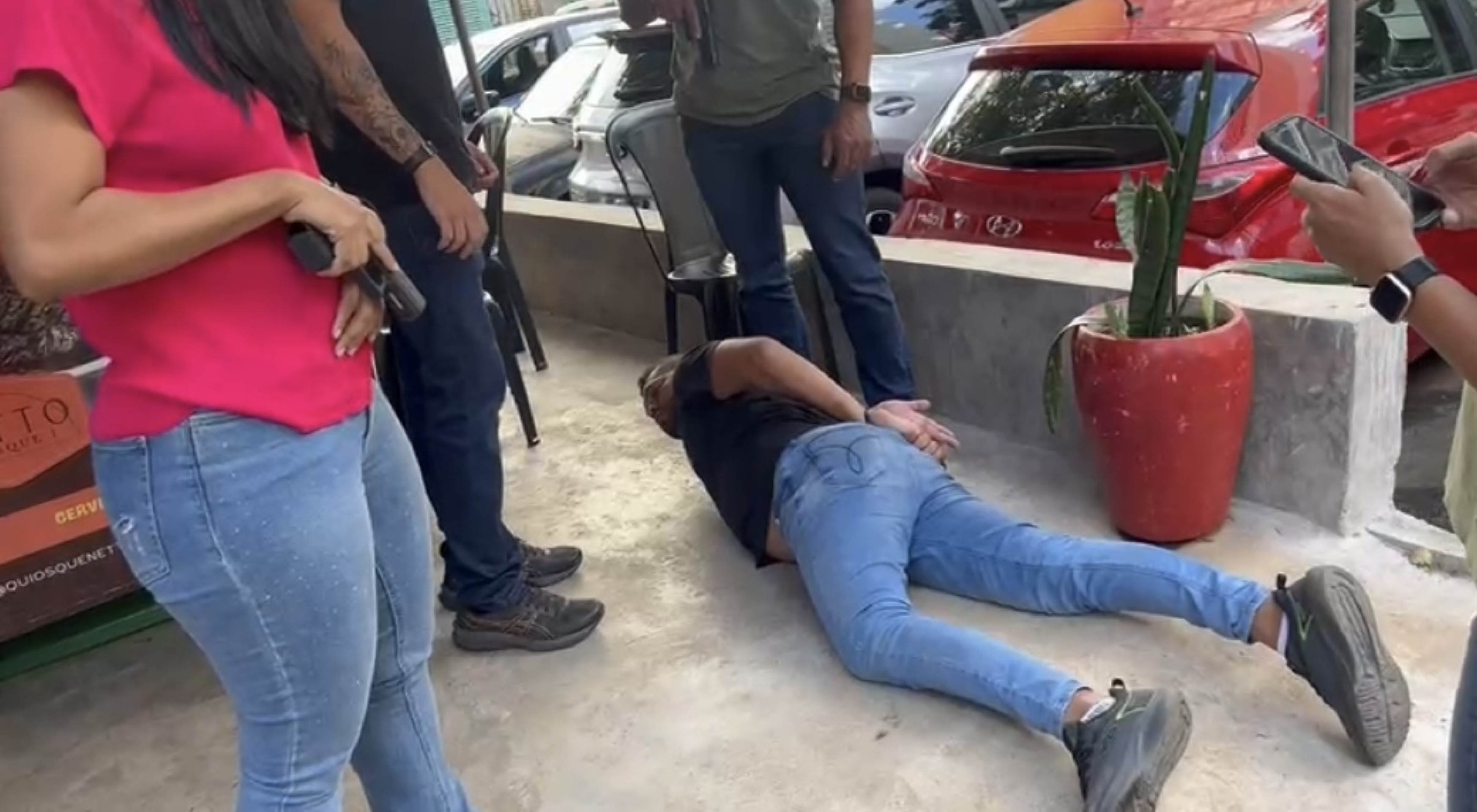 Vídeo: agiota é preso em flagrante por extorsão, no Setor Comercial Sul