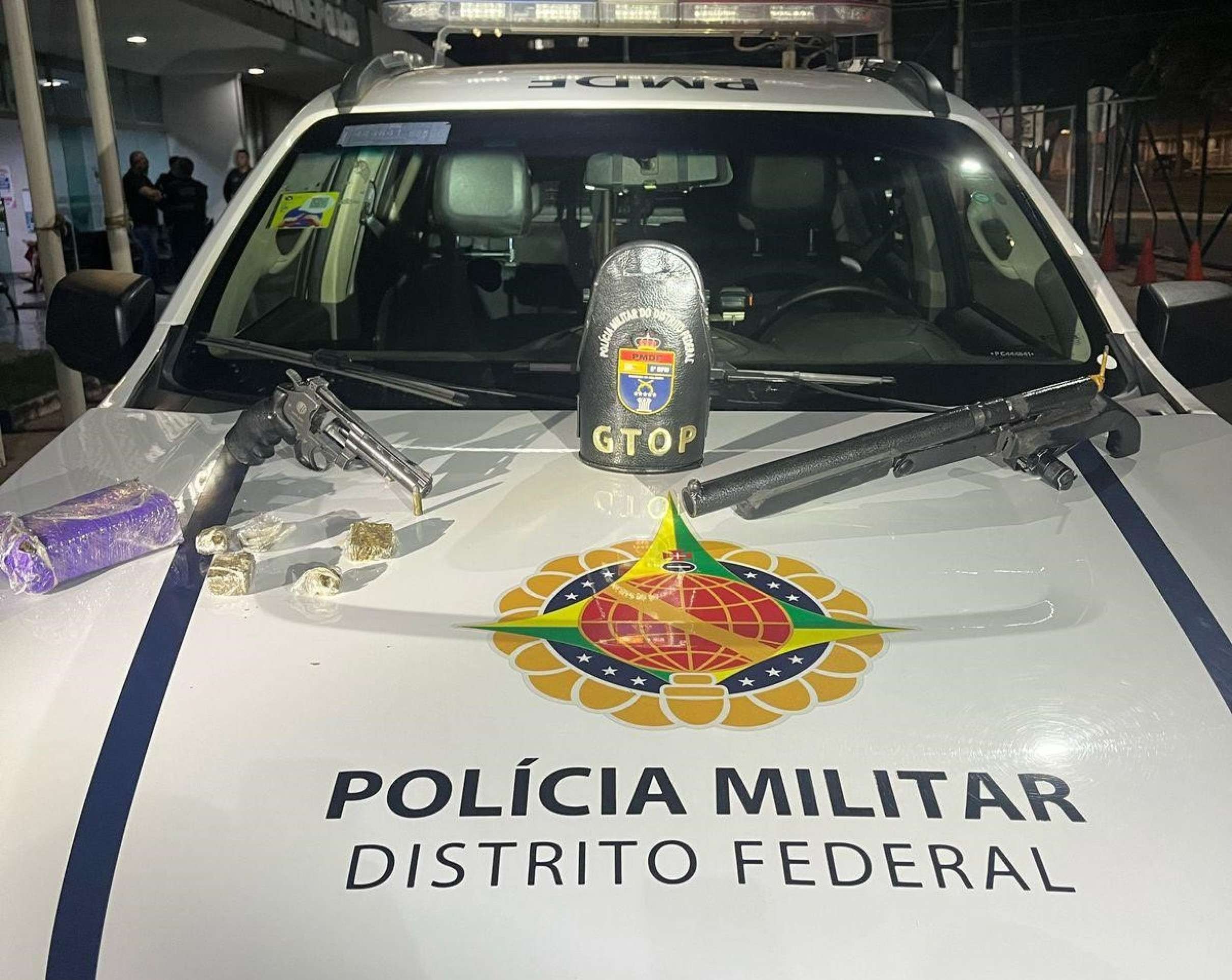 Armas artesanais e porções de drogas são apreendidas no Sol Nascente