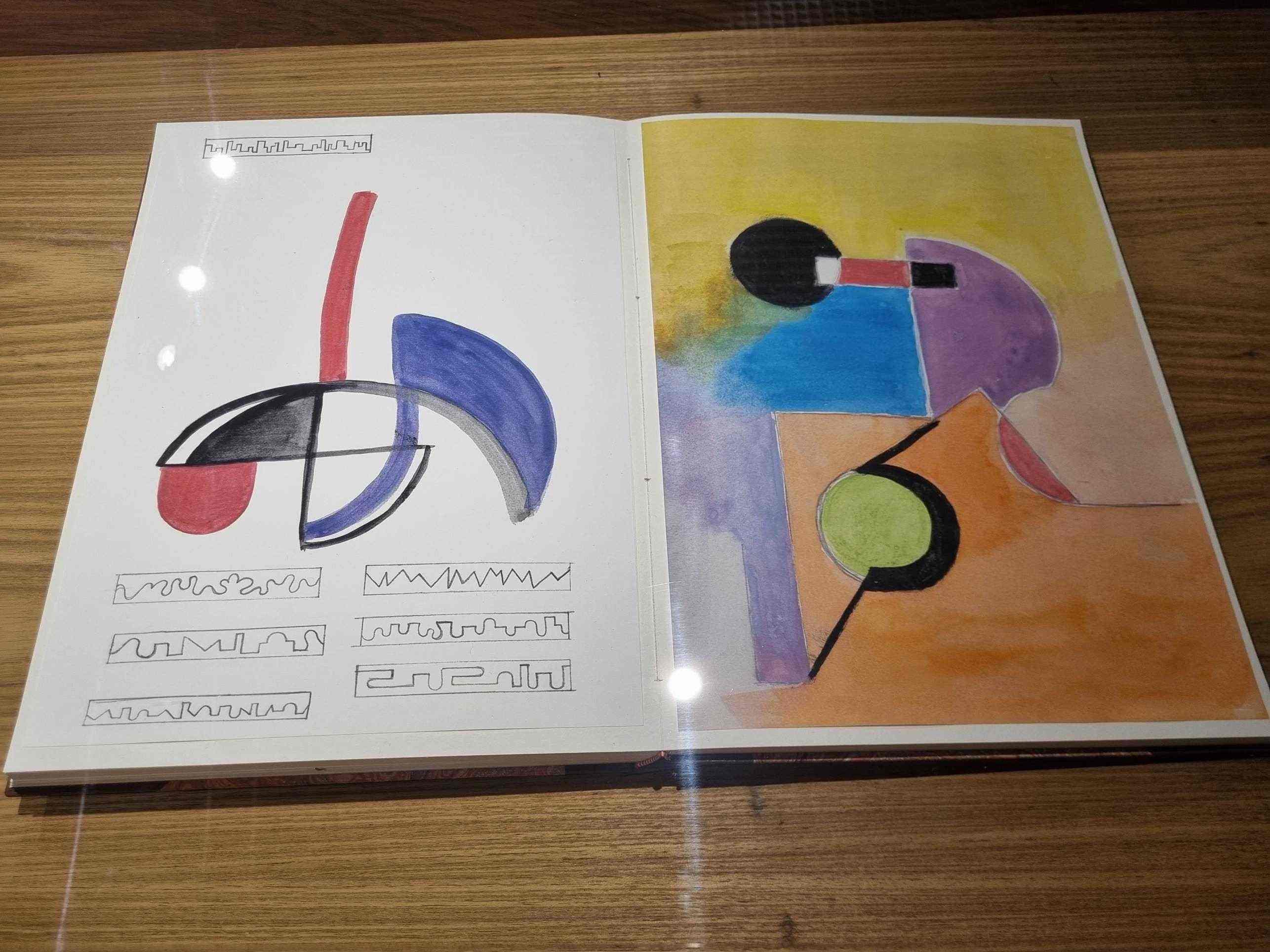 Fascinação Exposição de Joana Vasconcelos. Visitação até 15 de março, às quintas e sextas-feiras, das 11h às 16h, e no primeiro sábado de cada mês, das 11h às 16h, na Embaixada de Portugal no Brasil - Avenida das Nações, lote 02. 