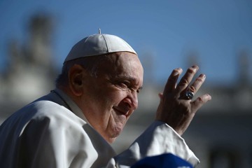 O papa Francisco está internado desde o dia 14 de fevereiro e tem apresentado melhora progressiva no estado de saúde -  (crédito: Filippo MONTEFORTE / AFP)