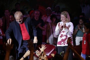 Gleisi e Lula em ato Ato com Artistas e Intelectuais realizado em São Paulo em 18 de janeiro de 2018.