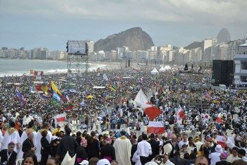 Papa Francisco lotou a praia de Copacabana em 2013 