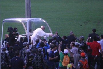 Papa se encontra com voluntários no Rio, durante a Jornada Mundial da Juventude 