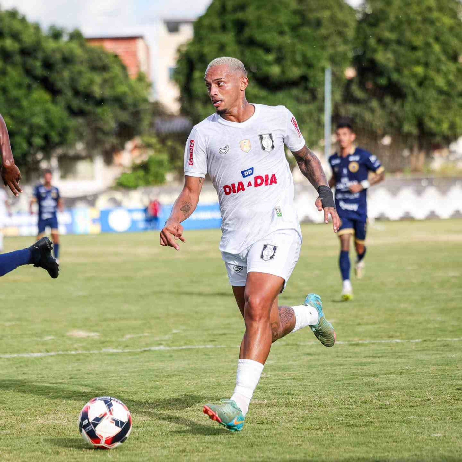 Ceilândia perde Felipe Clemente e traz Romarinho de volta para Série D