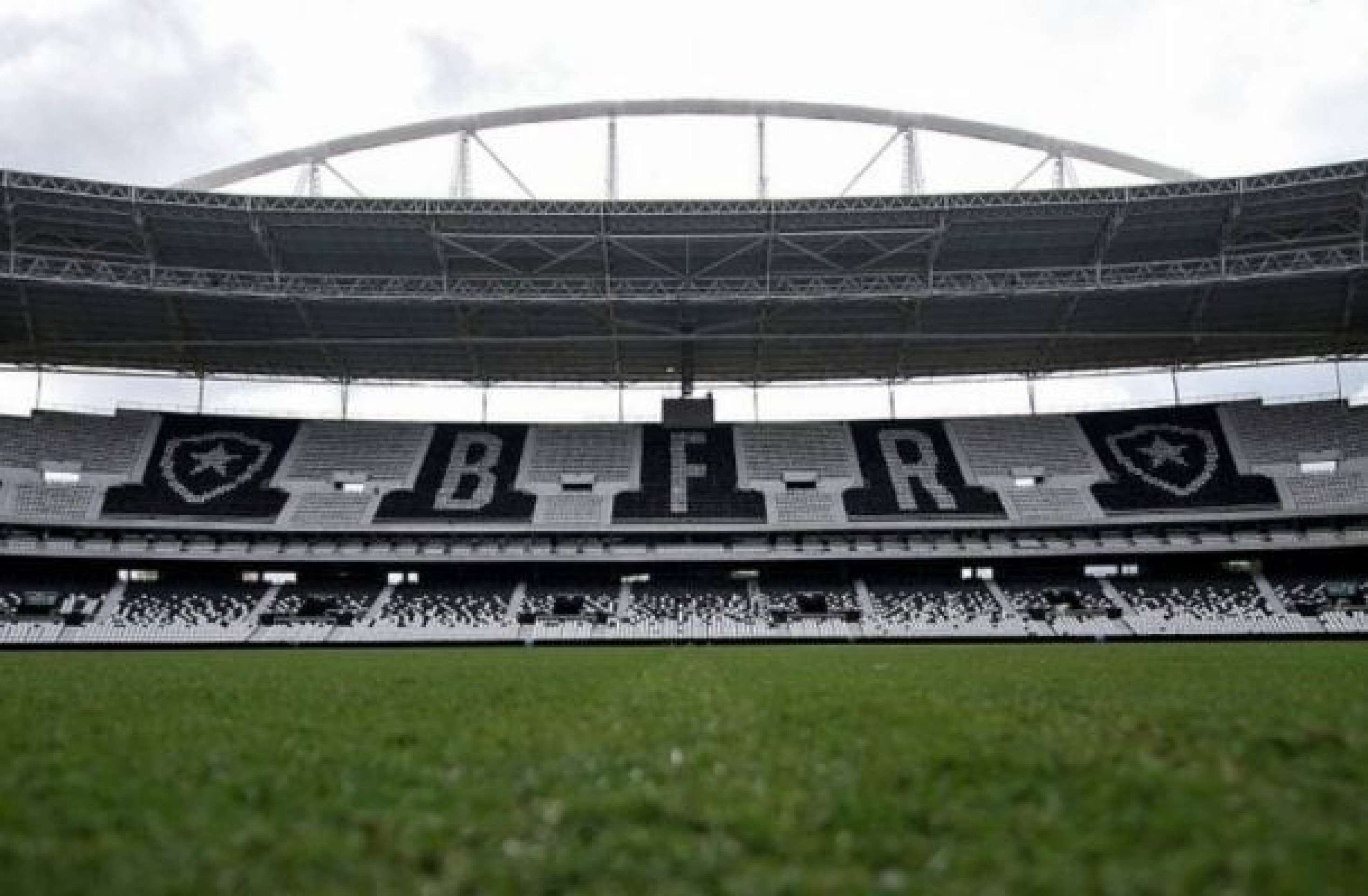 Conselheiro de John Textor, do Botafogo, ironiza escolha dos jogadores do Vasco pelo Nilton Santos