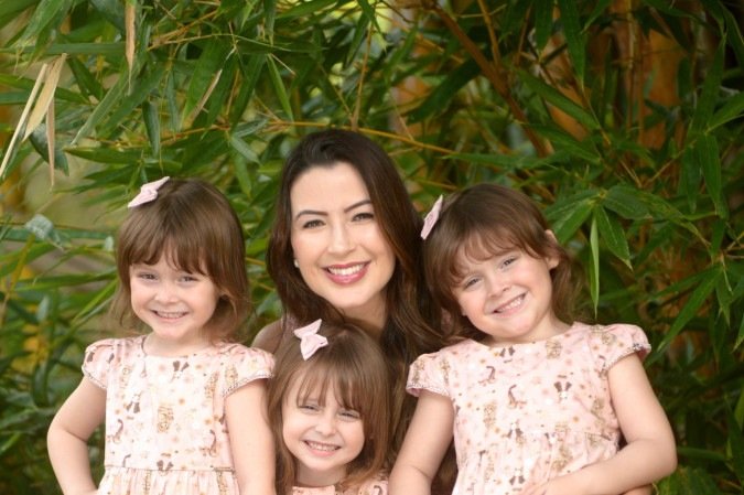  28/02/2025 Ed Alves CB/DA Press. Revista. Dia Internacional da Mulher. Na foto Carol Mocellin e as três filhas. 