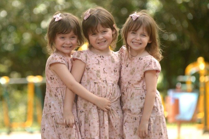 Helena, Betina e Angelina são melhores amigas!