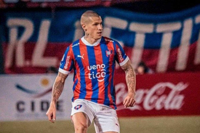 O paraguaio Alan Benítez é mais um potencial reforço do Internacional para a lateral direita - (crédito: Foto: Divulgação / Cerro Porteno) O paraguaio Alan Benítez é mais um potencial reforço do Internacional para a lateral direita - (crédito: Foto: Divulgação / Cerro Porteno)