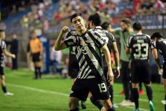 Lezcano em ação pelo Libertad-PAR - (crédito: Foto: Divulgação / Club Libertad) Lezcano em ação pelo Libertad-PAR - (crédito: Foto: Divulgação / Club Libertad)